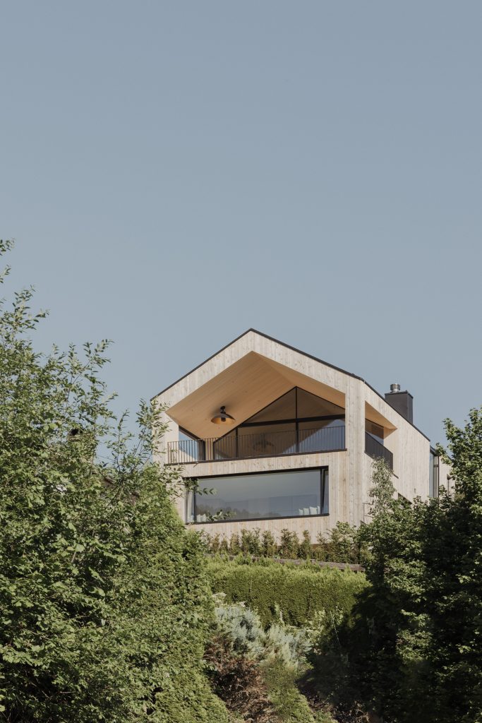 Wohnhaus, Haus am Hang, a2 architektur, Kitzbühel, Holzbau, Satteldach, Lehmbau, Axel Naglich, Katharina Naglich, Roland Dötlinger